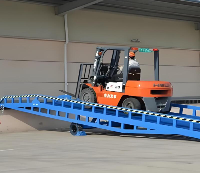 墨脱移动式卸货平台（叉车用）